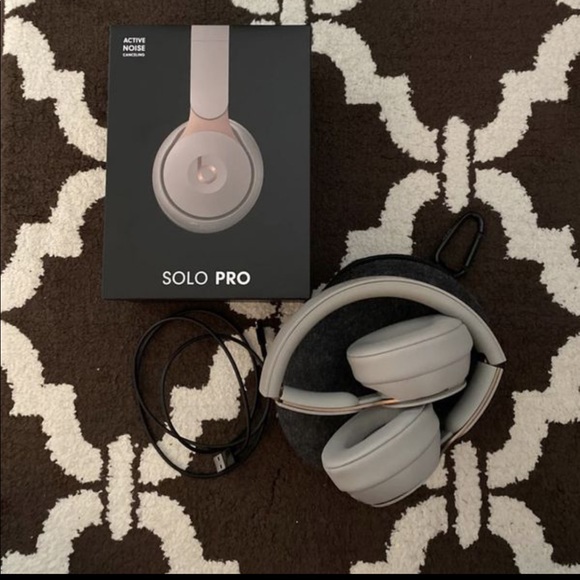 ❌ SOLD ❌ Beats Solo Pro in Grey - Picture 1 of 7